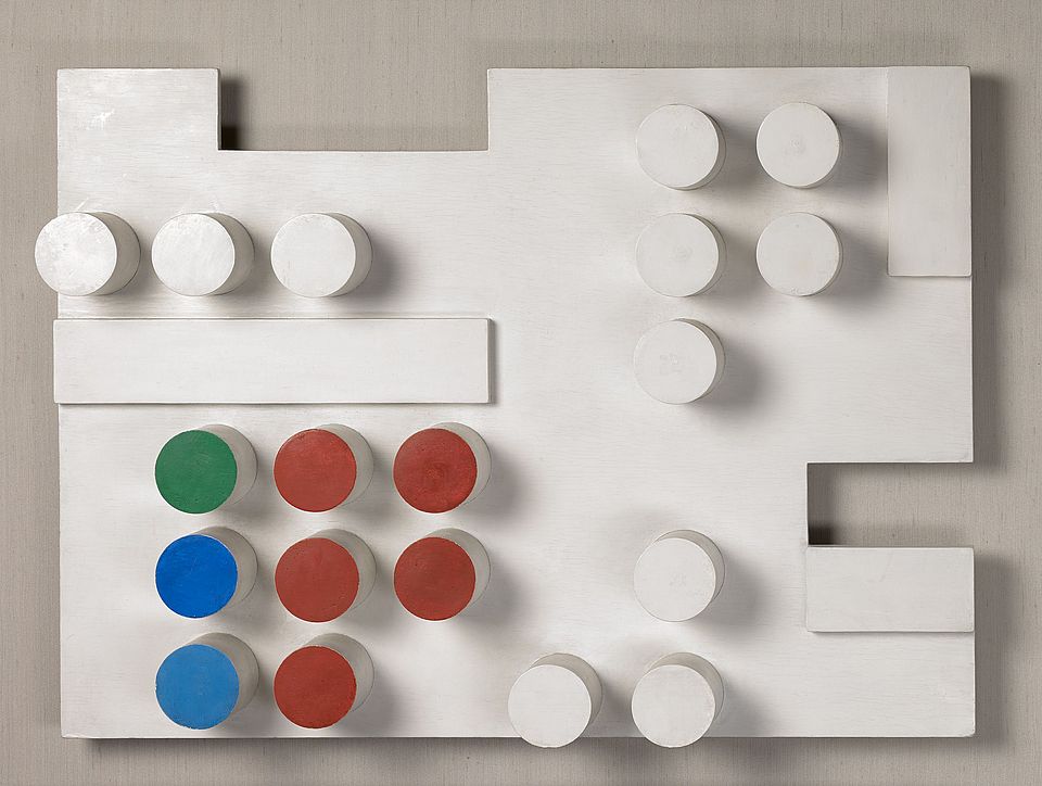 Sophie Taeuber-Arp, Relief rectangulaire, rectangles découpés, rectangles appliqués et cylindres surgissants, 1936, bemaltes Holzrelief, 50 x 68.5 cm, Kunstmuseum Basel, Schenkung Marguerite Arp-Hagenbach 1968.